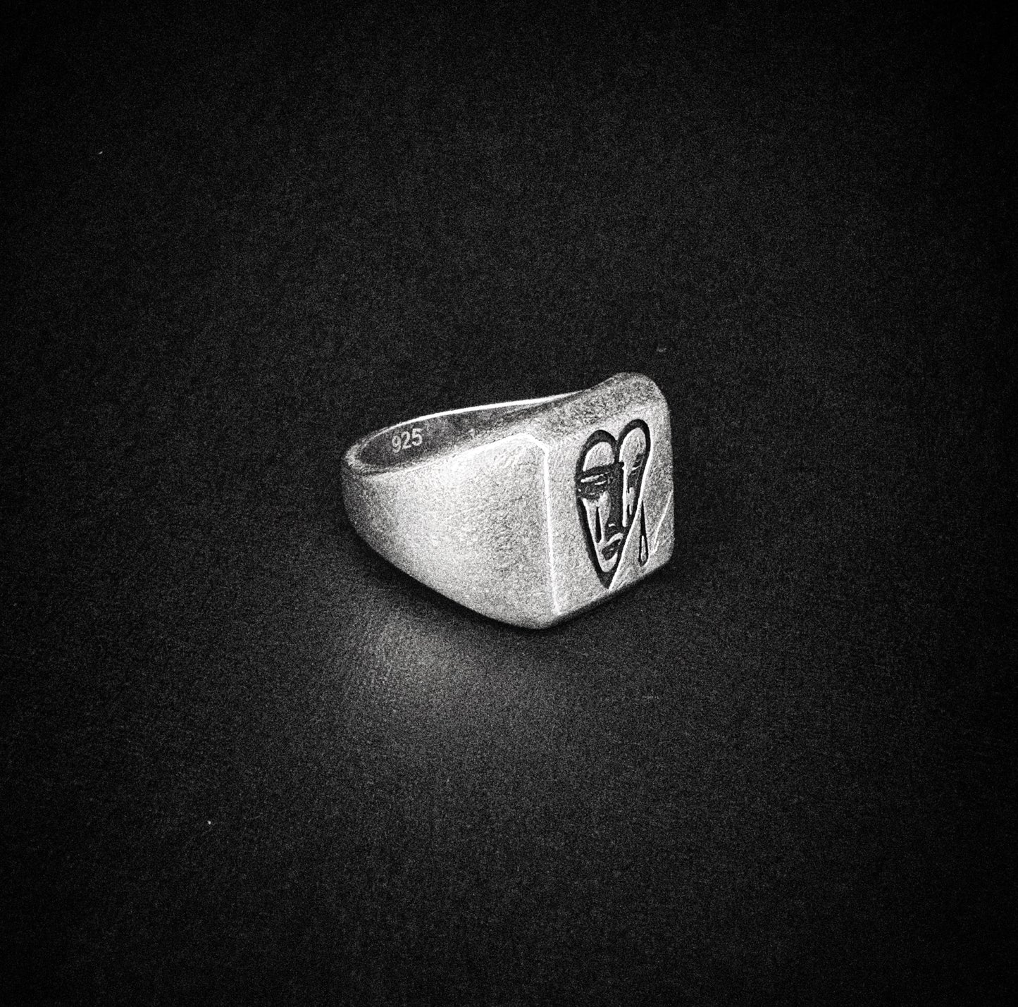 Bague chevalière pour cœur sensible